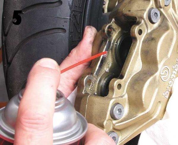 How to change brake disc pads on motorcycles in three easy steps