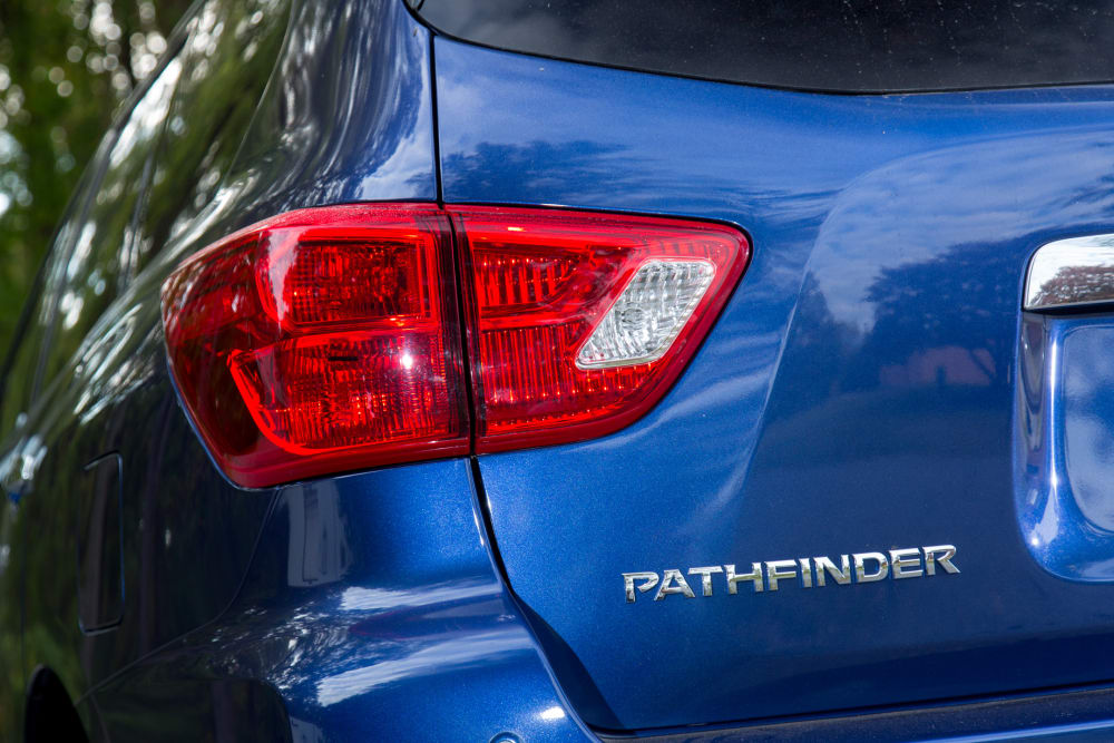 2017 Nissan Pathfinder Photo Gallery