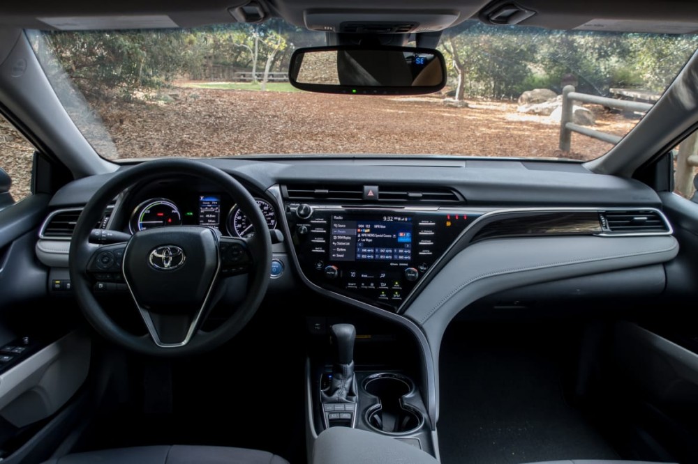 2018 Toyota Camry Hybrid:  AutoAfterWorld