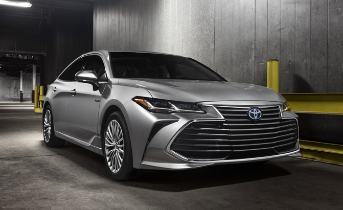 Brand New 2019 Toyota Avalon Debuts: 5 Things You Need to Know
