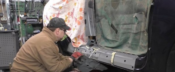 Crashed New Audi Q5 Being Fixed by Russian Mechanic Looks… Rustic
