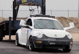 Watch an 1998 VW Beetle TDI Pull a Gooseneck Trailer With Its Roof