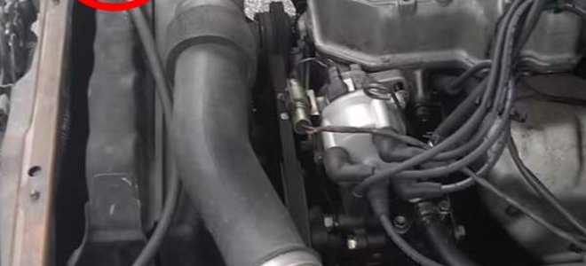 image of car engine with radiator cap circled in red