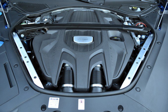 2017 Porsche Panamera Review