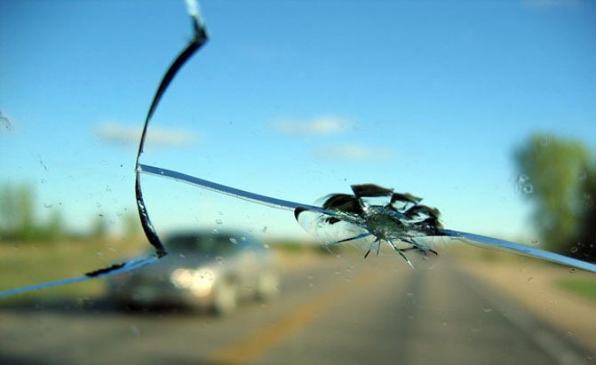 Should You Replace or Fix a Cracked Windshield?