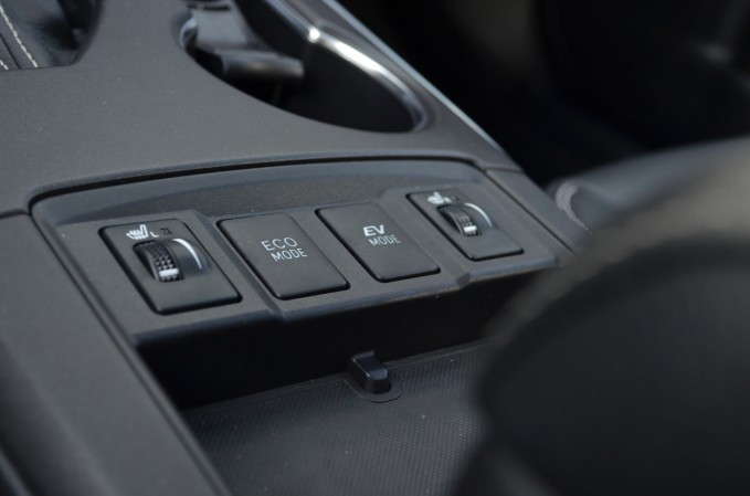 2015 Toyota Camry Hybrid Review