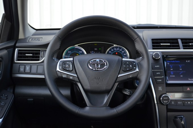 2015 Toyota Camry Hybrid Review
