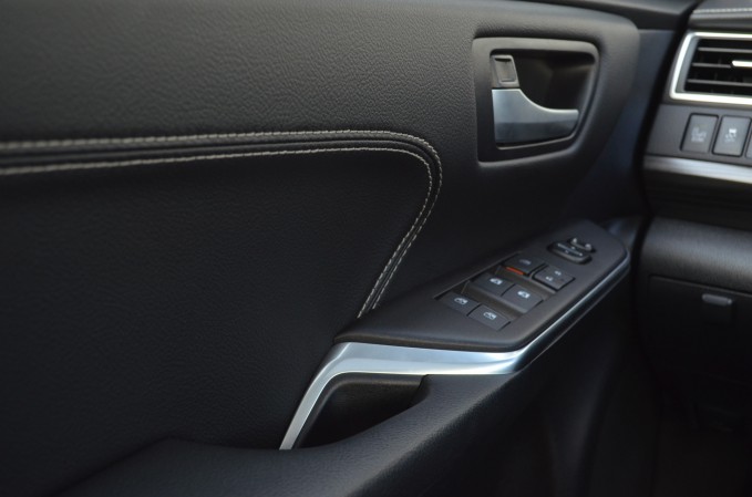2015 Toyota Camry Hybrid Review