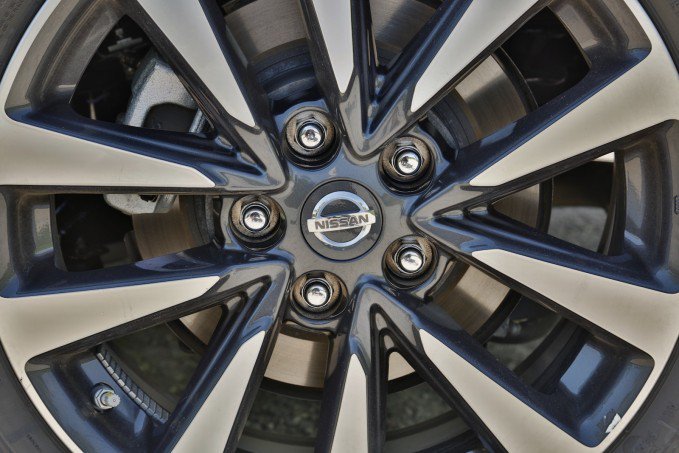 2016 Chevrolet Malibu vs Nissan Altima