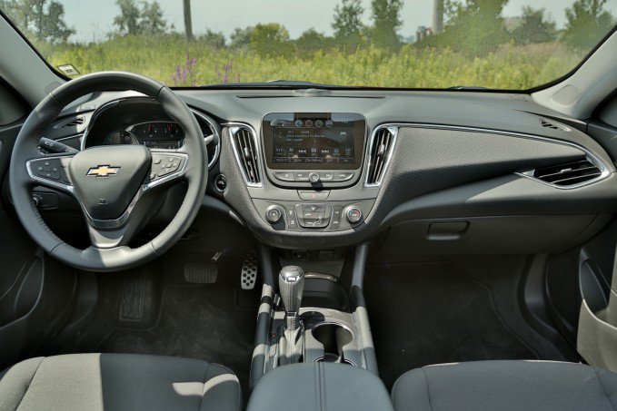 2016 Chevrolet Malibu vs Nissan Altima