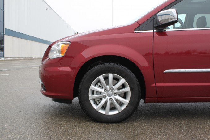 2016 Chrysler Town and Country Review 2 2016 Chrysler Town and Country Review