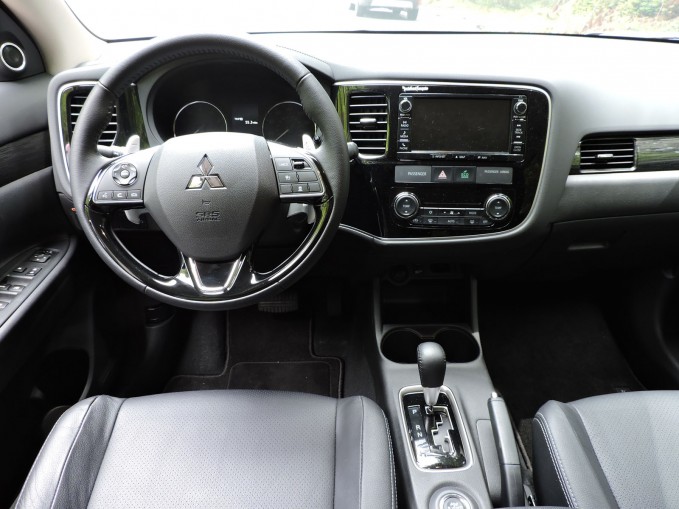 2016 Mitsubishi Outlander Review