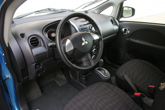 2016 Mitsubishi i-MiEV Review