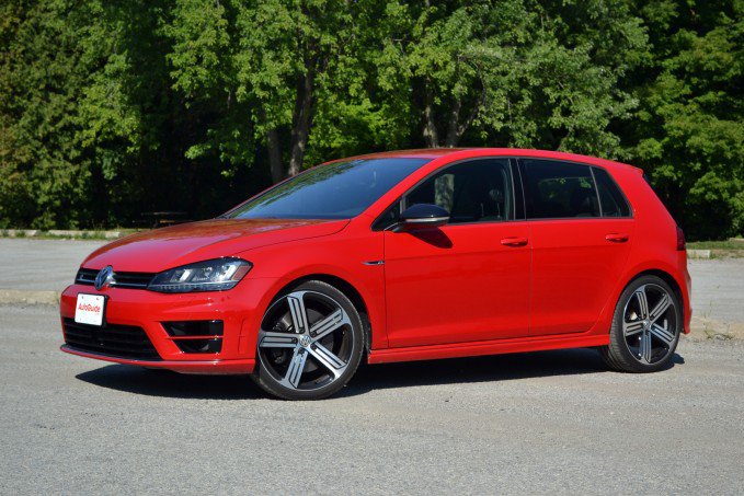 2017 Ford Focus RS vs Volkswagen Golf R