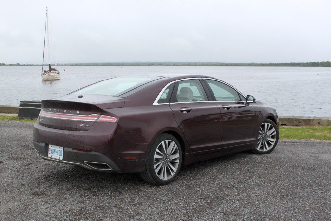 2017 Lincoln MKZ Review