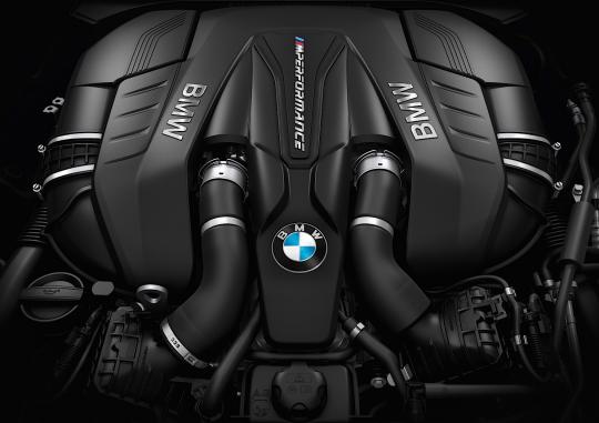 2017 BMW 5 Series (G30) 5 Reasons the 2017 BMW G30 5 Series is Better Than the F10 5 Series