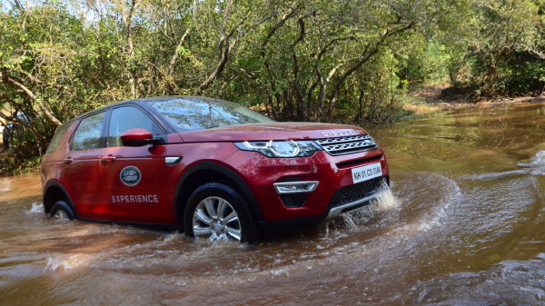 Land Rover Experience 2016: mud, rut and rocks at Amby Valley