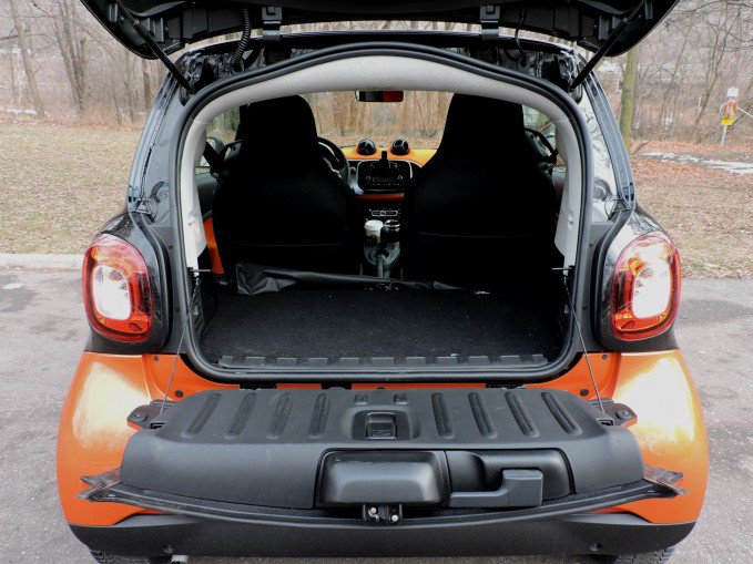 We Took a 2016 Smart Fortwo on a Long-Distance Road Trip in a Snow Storm 3 We Took a 2016 Smart Fortwo on a Long-Distance Road Trip in a Snow Storm
