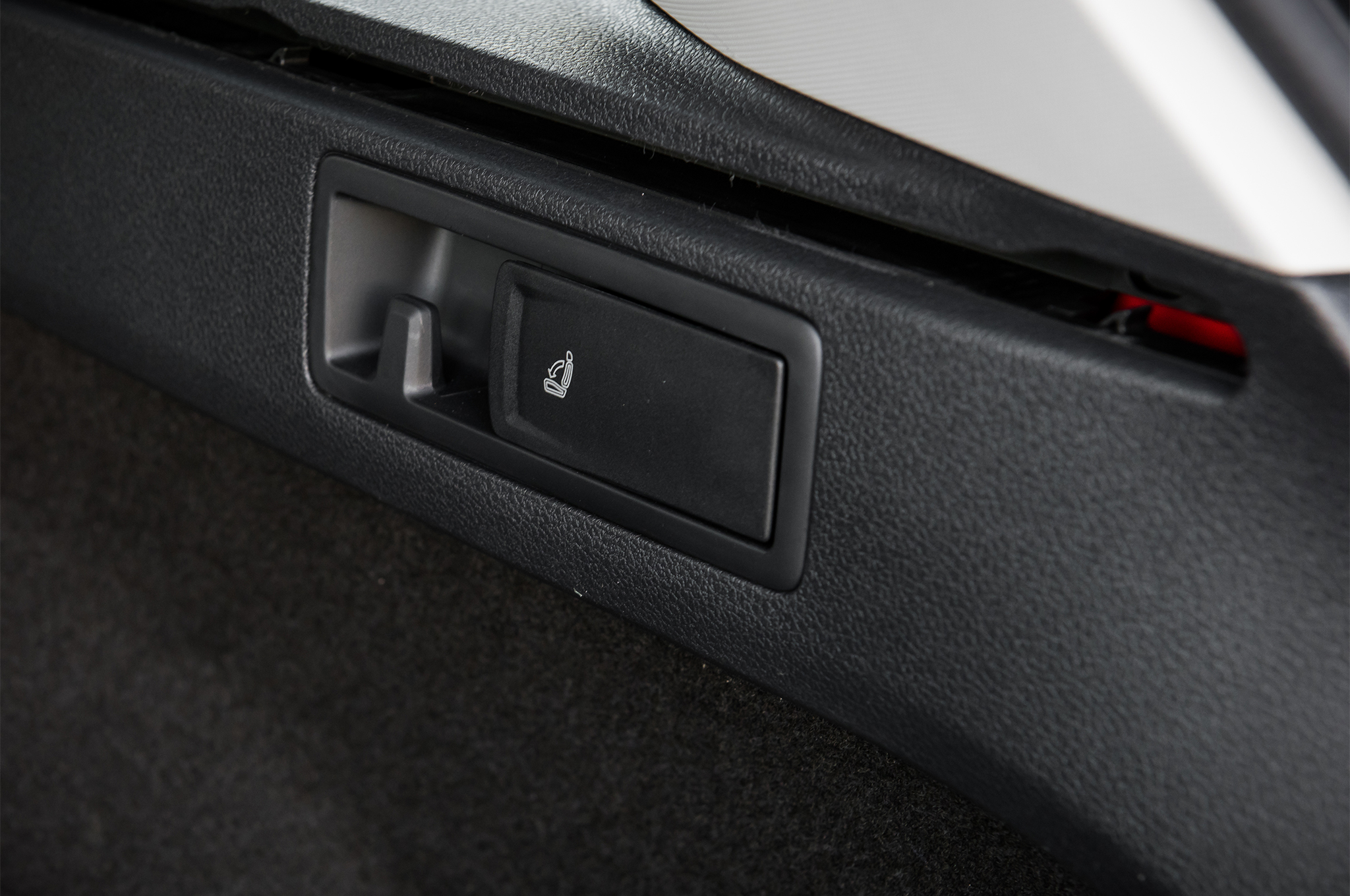 2016 Volkswagen Golf Sportwagen S TSI seat down latch