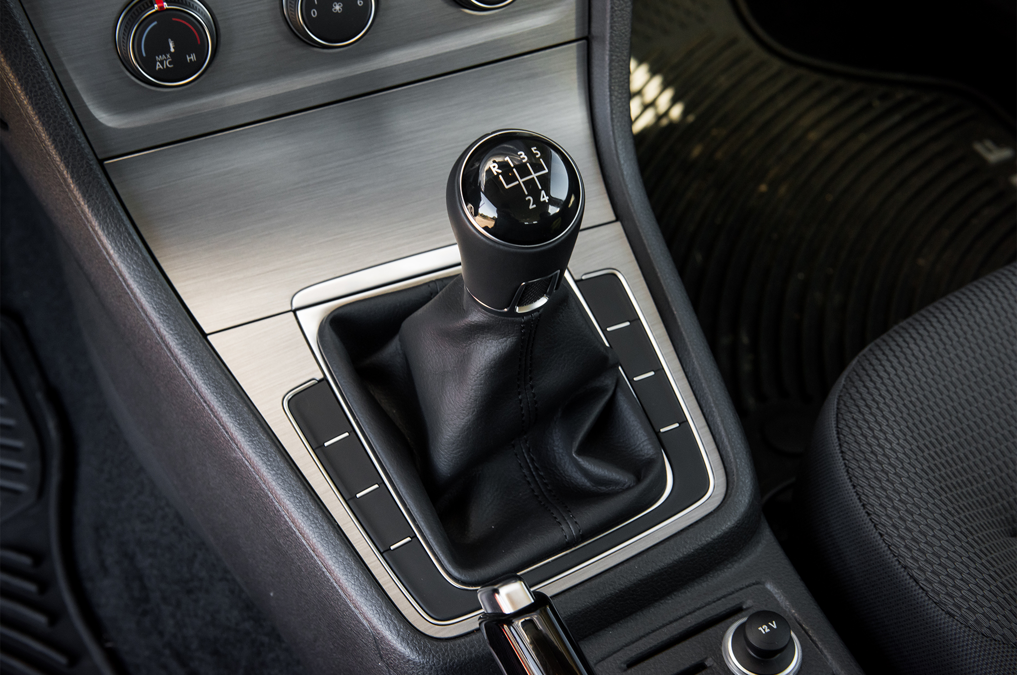 2016 Volkswagen Golf Sportwagen S TSI shifter knobg