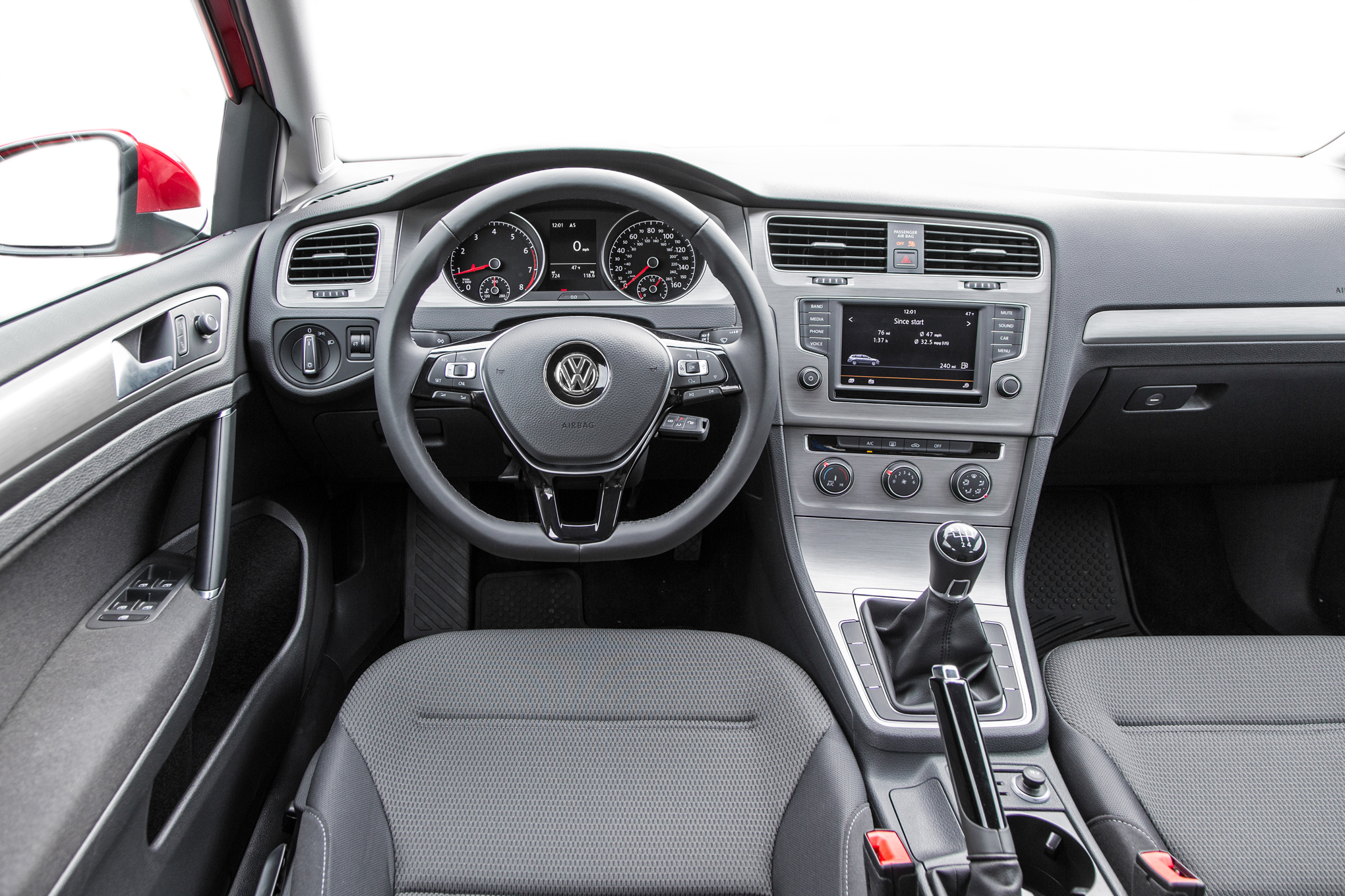 2016 Volkswagen Golf Sportwagen cockpit 1