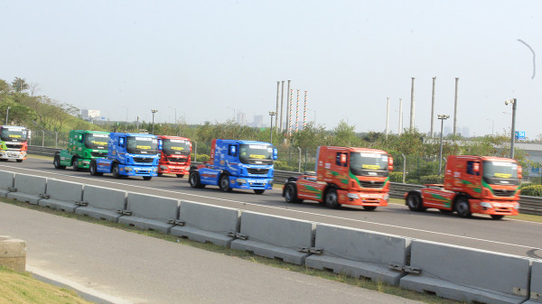 Tata T1 Prima Truck Racing season 4: We two ours four 7 Tata T1 Prima Truck Racing season 4: We two ours four