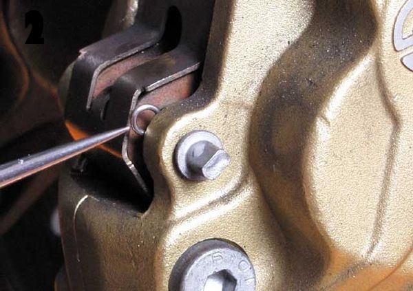 How to change brake disc pads on motorcycles in three easy steps