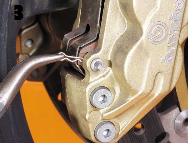 How to change brake disc pads on motorcycles in three easy steps