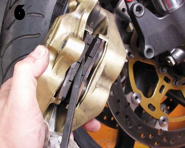 How to change brake disc pads on motorcycles in three easy steps