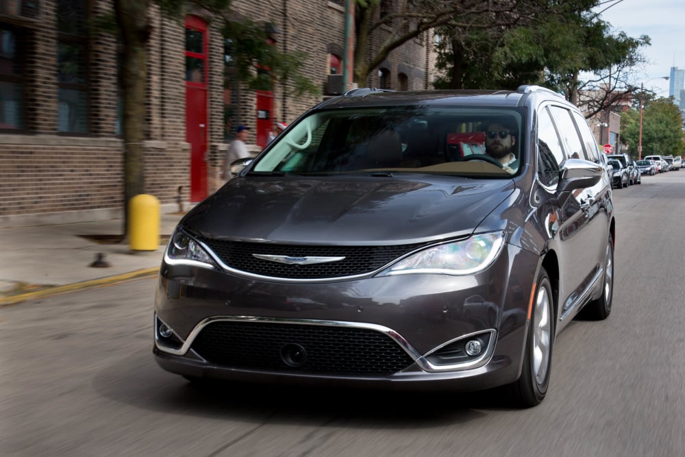 2017 Chrysler Pacifica Photo Gallery