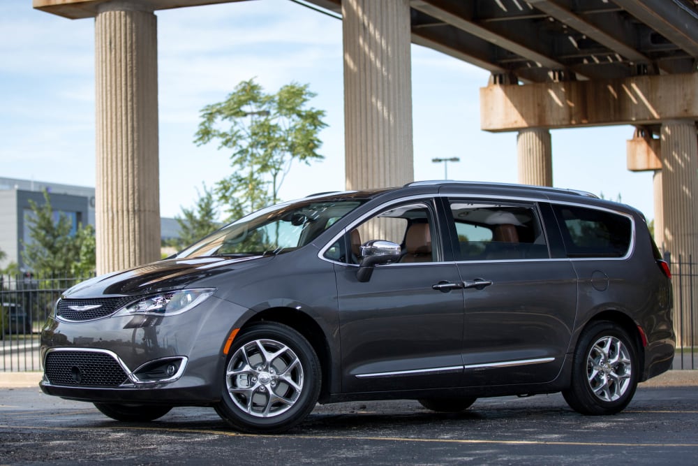 2017 Chrysler Pacifica Photo Gallery