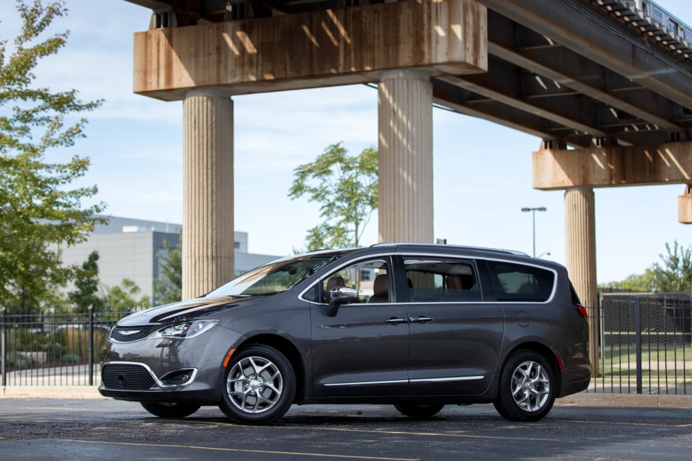 2017 Chrysler Pacifica Photo Gallery