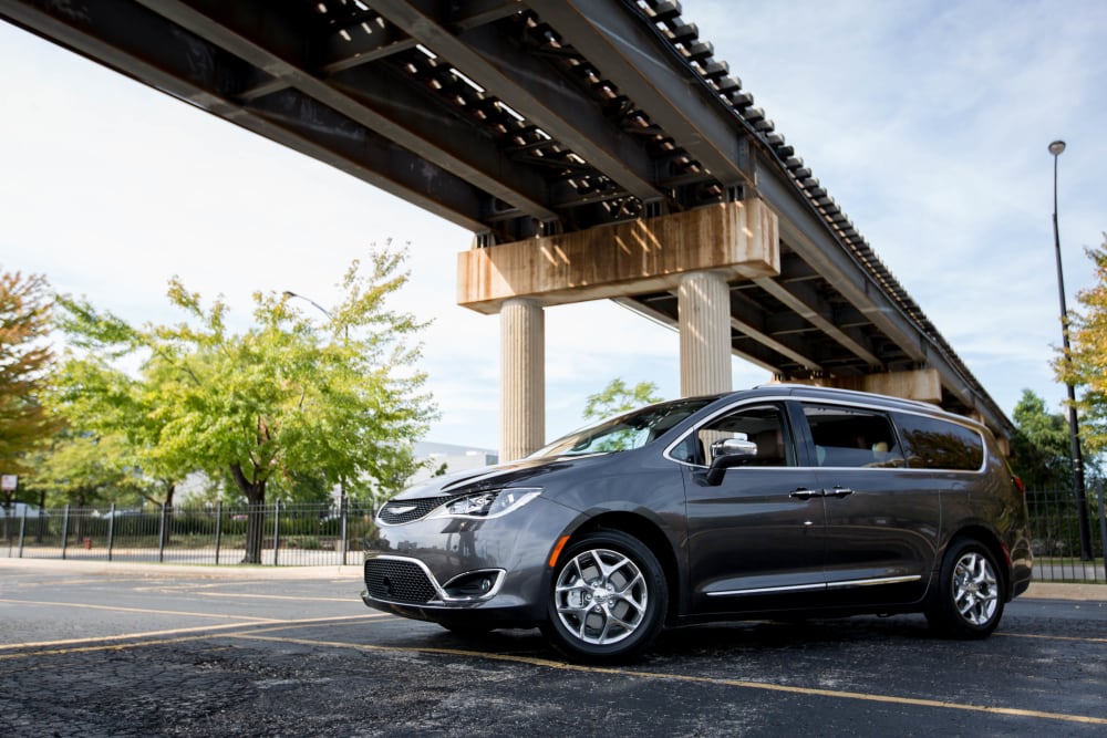 2017 Chrysler Pacifica Photo Gallery