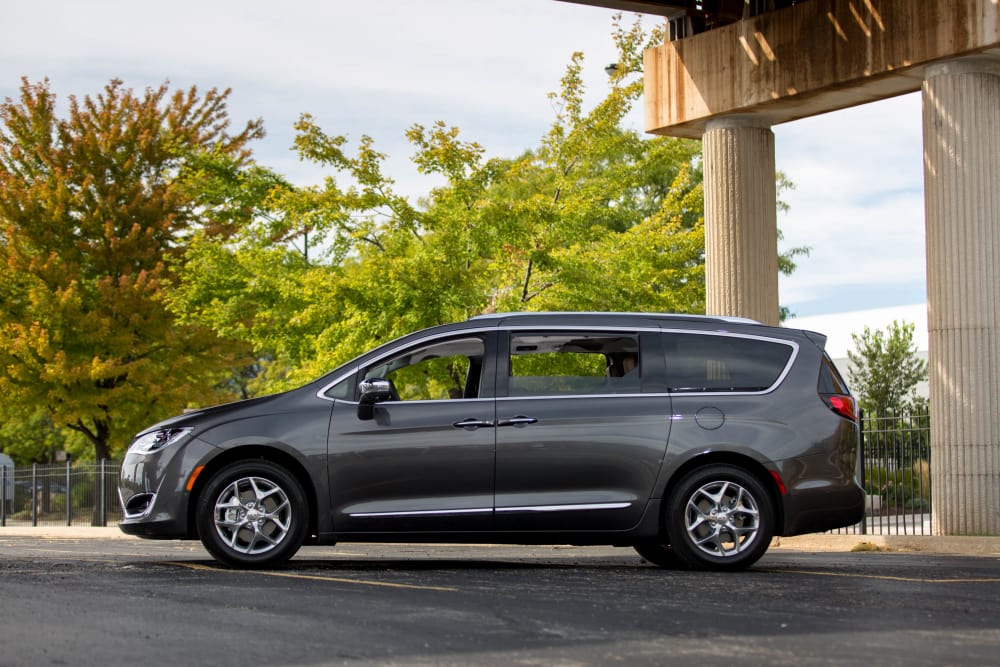 2017 Chrysler Pacifica Photo Gallery