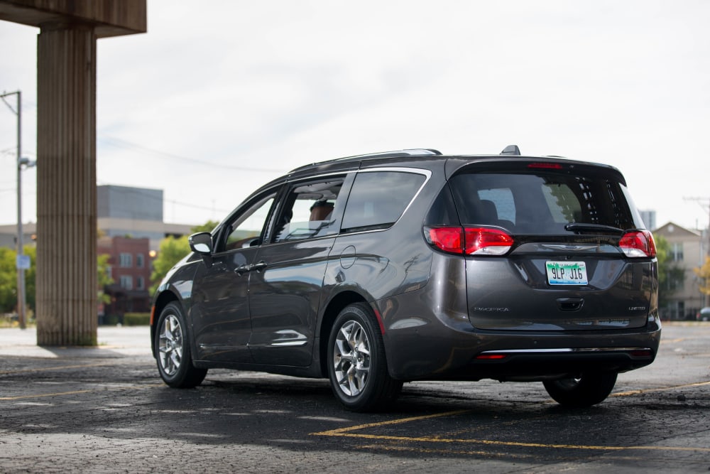 2017 Chrysler Pacifica Photo Gallery