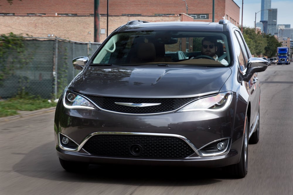 2017 Chrysler Pacifica Photo Gallery