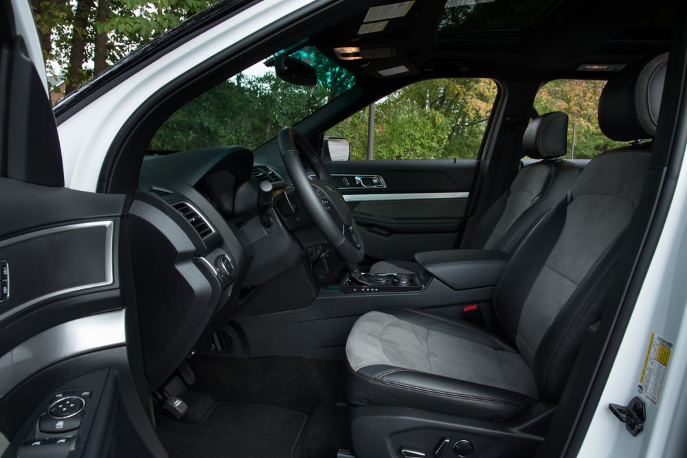 2017 Ford Explorer Photo Gallery