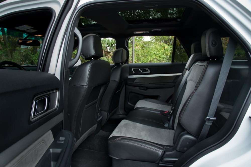 2017 Ford Explorer Photo Gallery