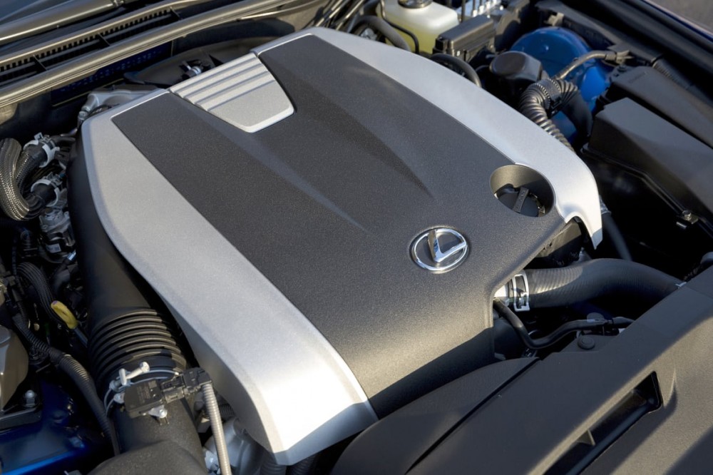 2017 Lexus IS: Should I Buy the Turbo Four-Cylinder or V-6?