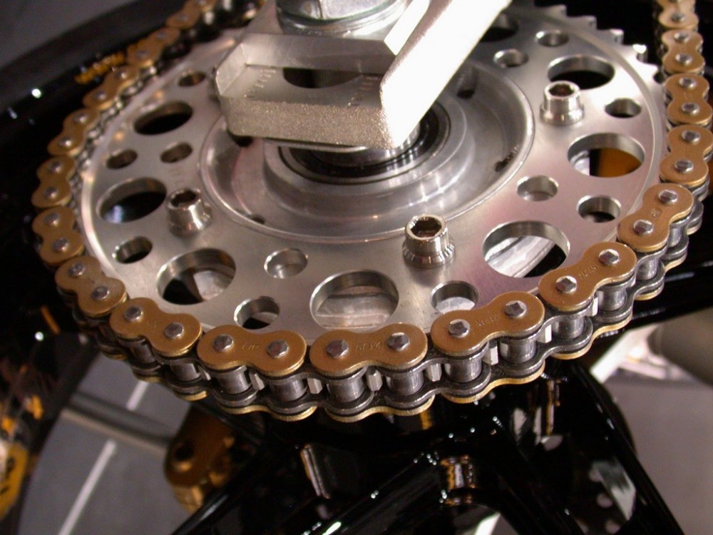 How to-maintain motorcycle chain and sprocket