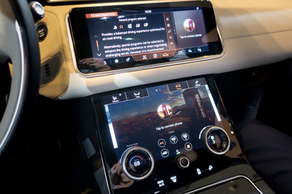 Hands On With Land Rover Range Rover Velar Touchscreens