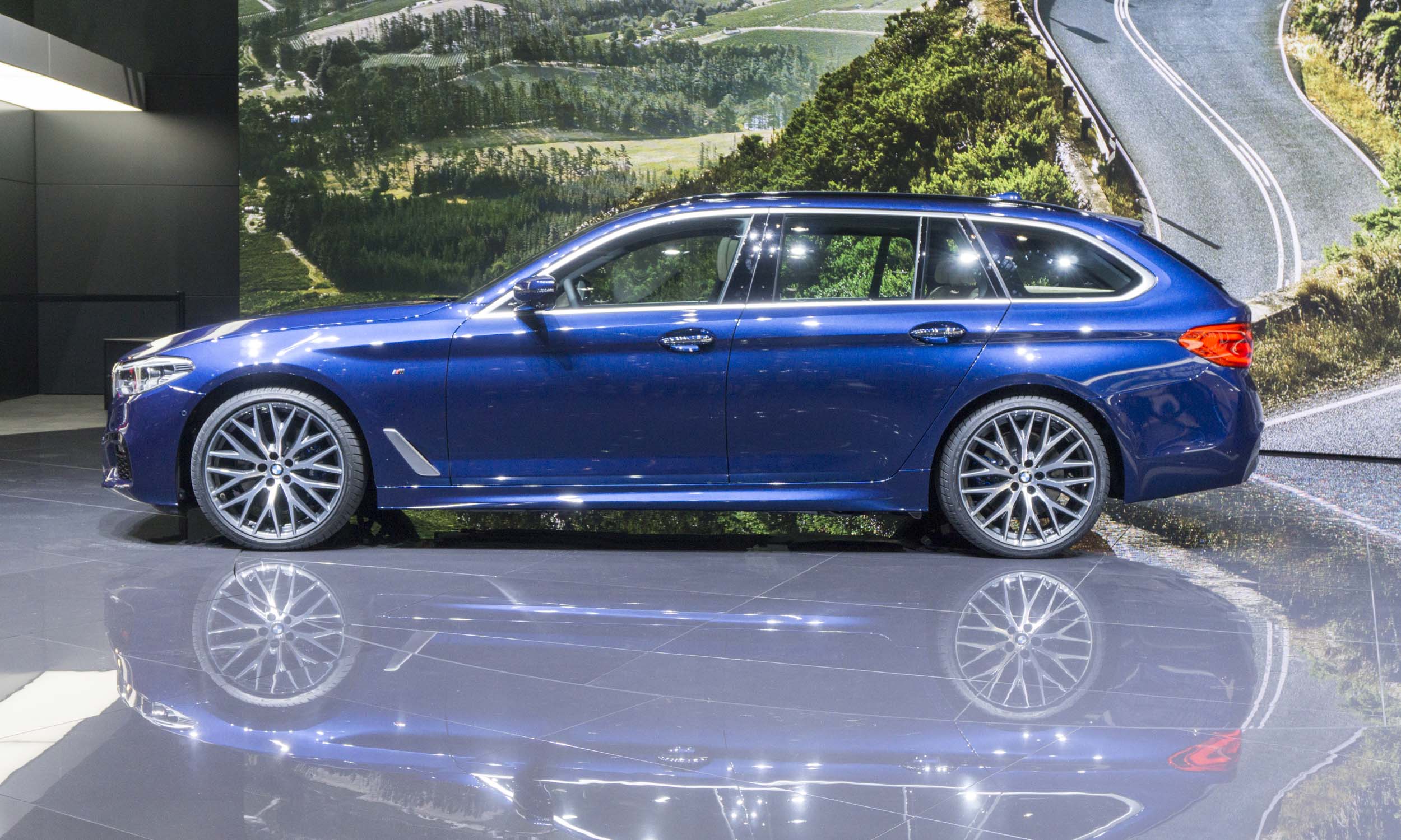 2017 Geneva Motor Show: Luxury Cars