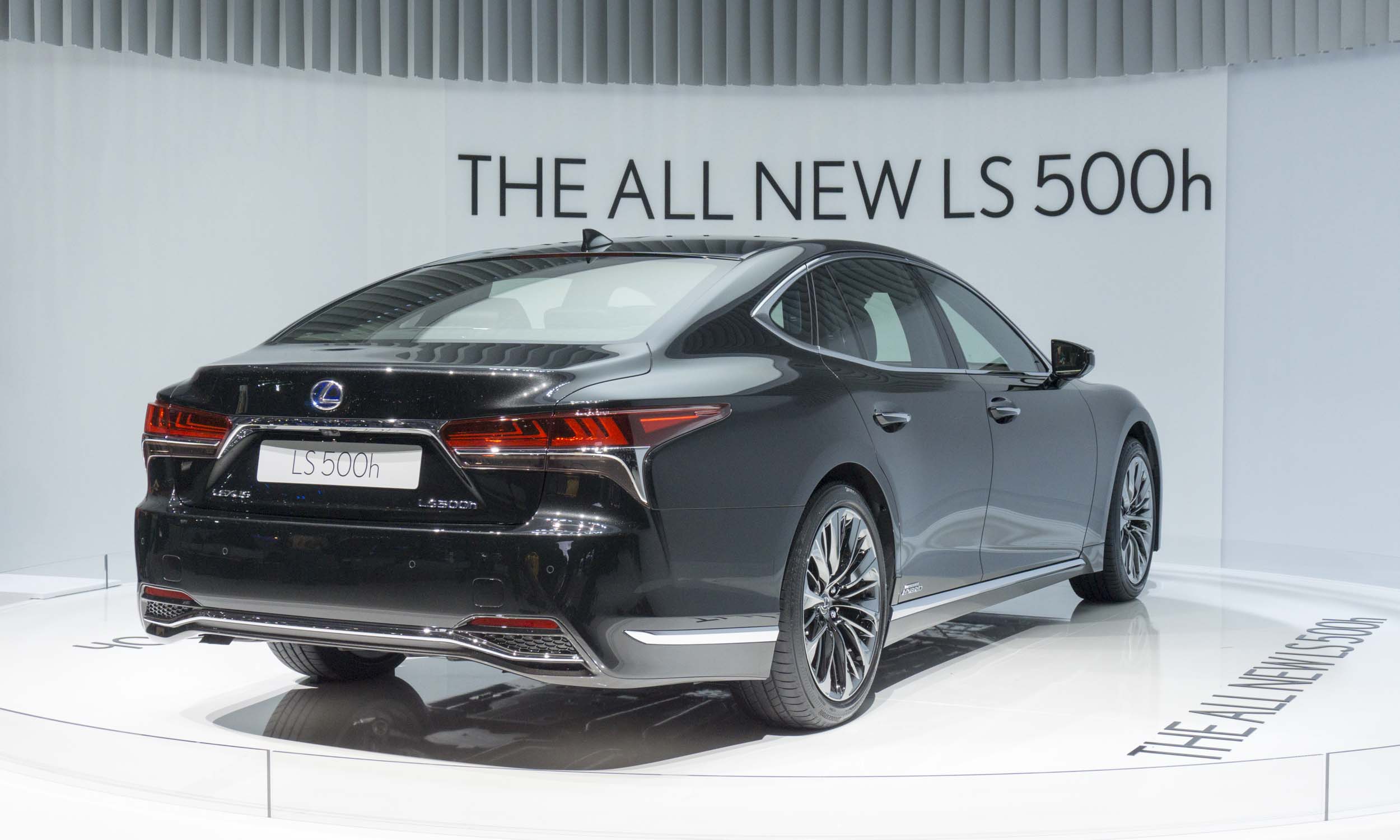2017 Geneva Motor Show: Luxury Cars
