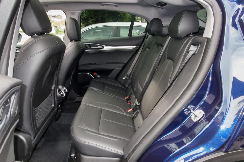 2018 Alfa Romeo Stelvio: AutoAfterWorld 10 2018 Alfa Romeo Stelvio: AutoAfterWorld