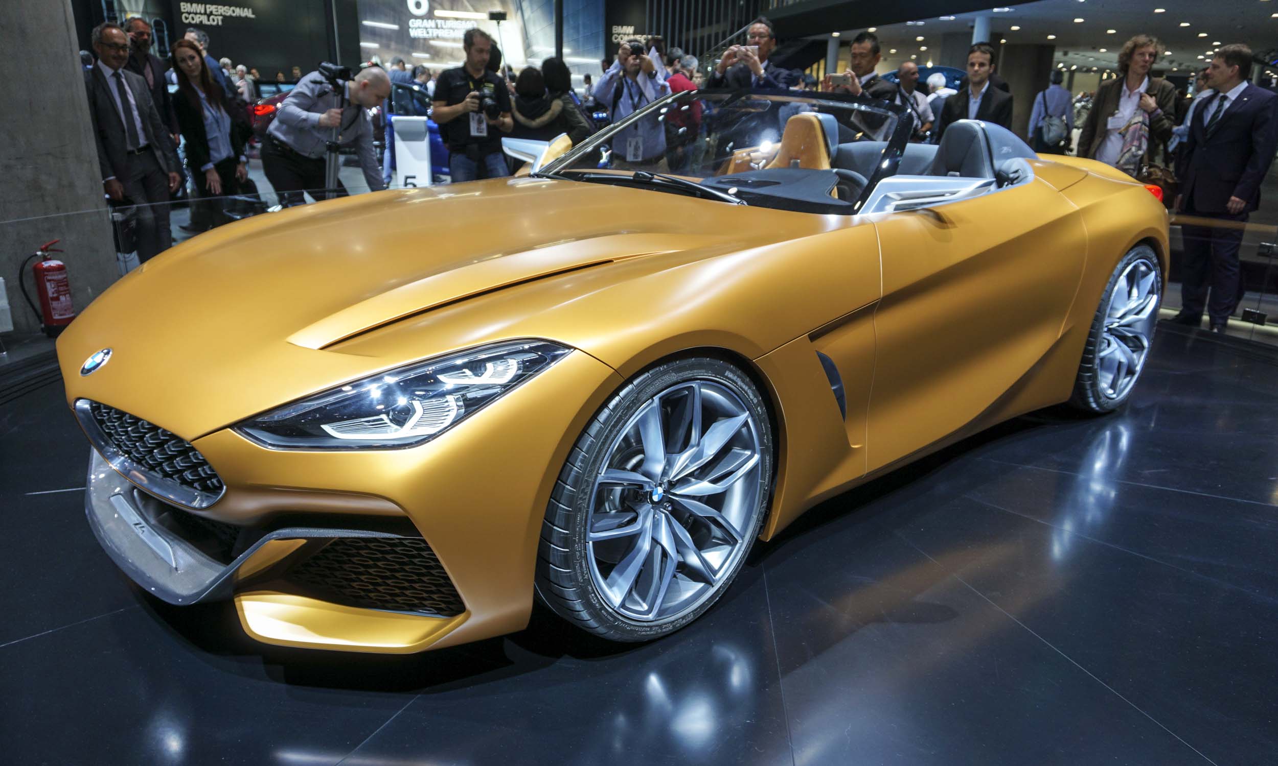 2017 Frankfurt Motor Show: BMW Unveils Future Models