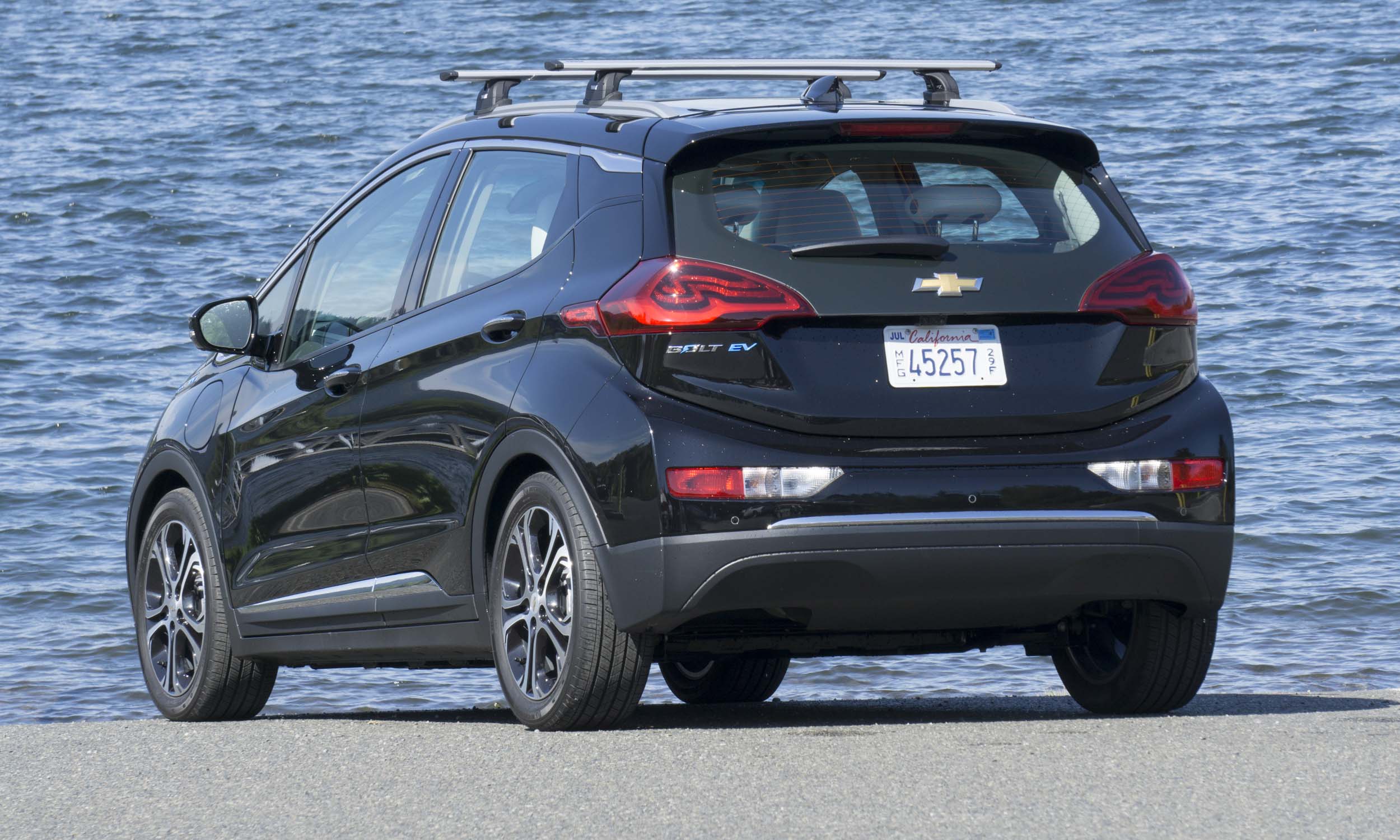 2017 Chevrolet Bolt EV: Review