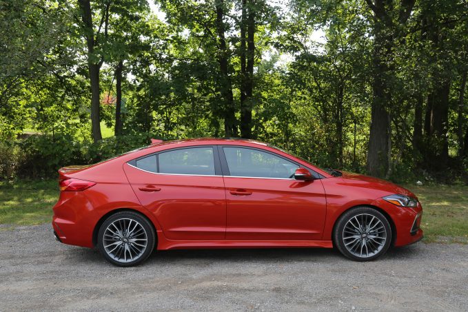 2018 Honda Civic Si vs Hyundai Elantra Sport