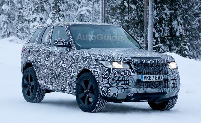 Land Rover Defender Mule Continues to Look Awkward on Camera