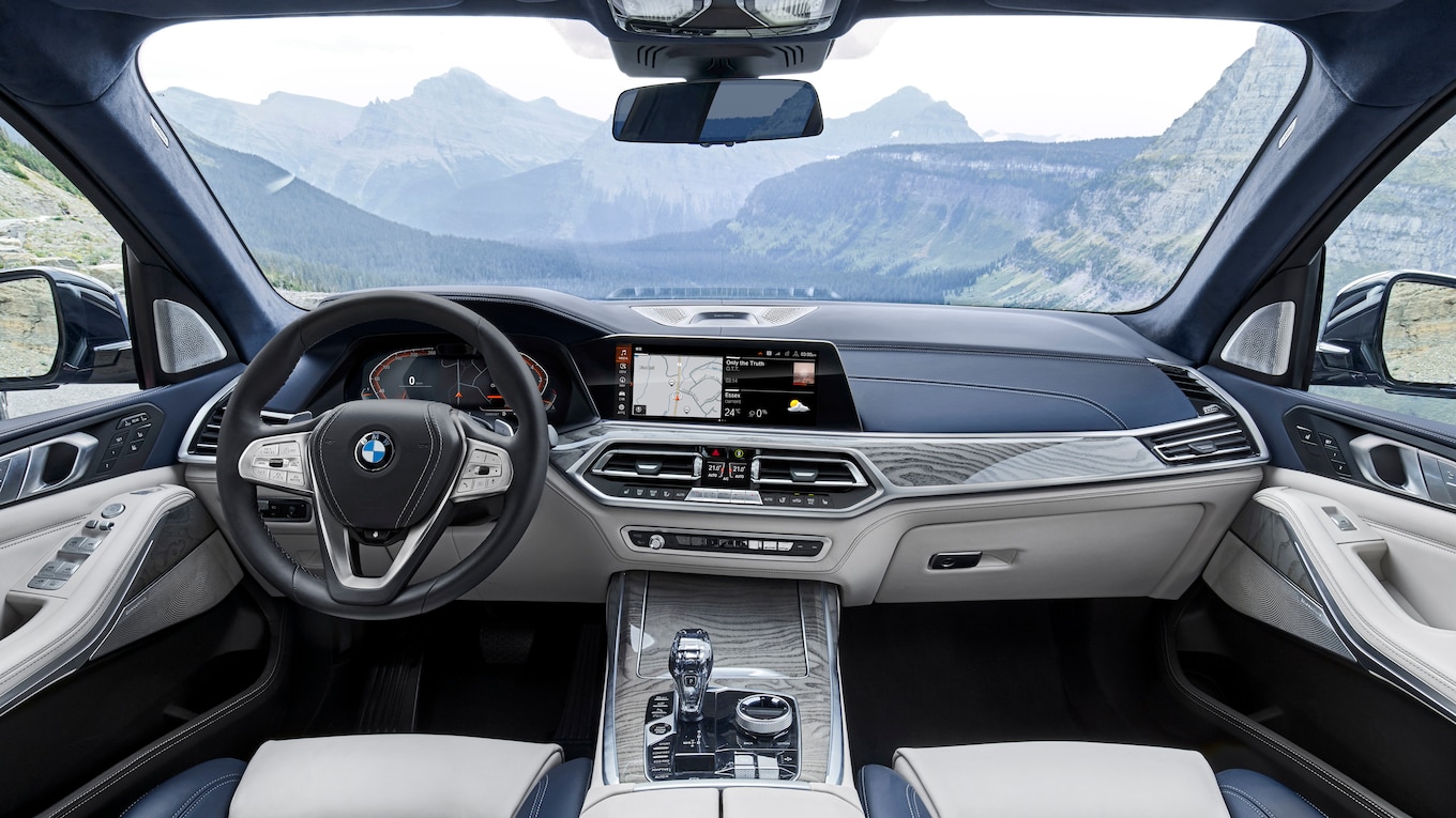 2019 BMW X7 FIRST LOOK: BIGGER BIMMER