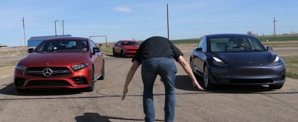 Tesla Model 3 Smashes Mercedes-AMG CLS 53 and Hellcat in Drag Race Tesla Model 3 Smashes Mercedes-AMG CLS 53 and Hellcat in Drag Race